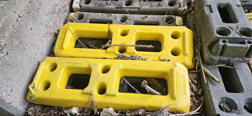 Heras fencing feet yellow - fencing,